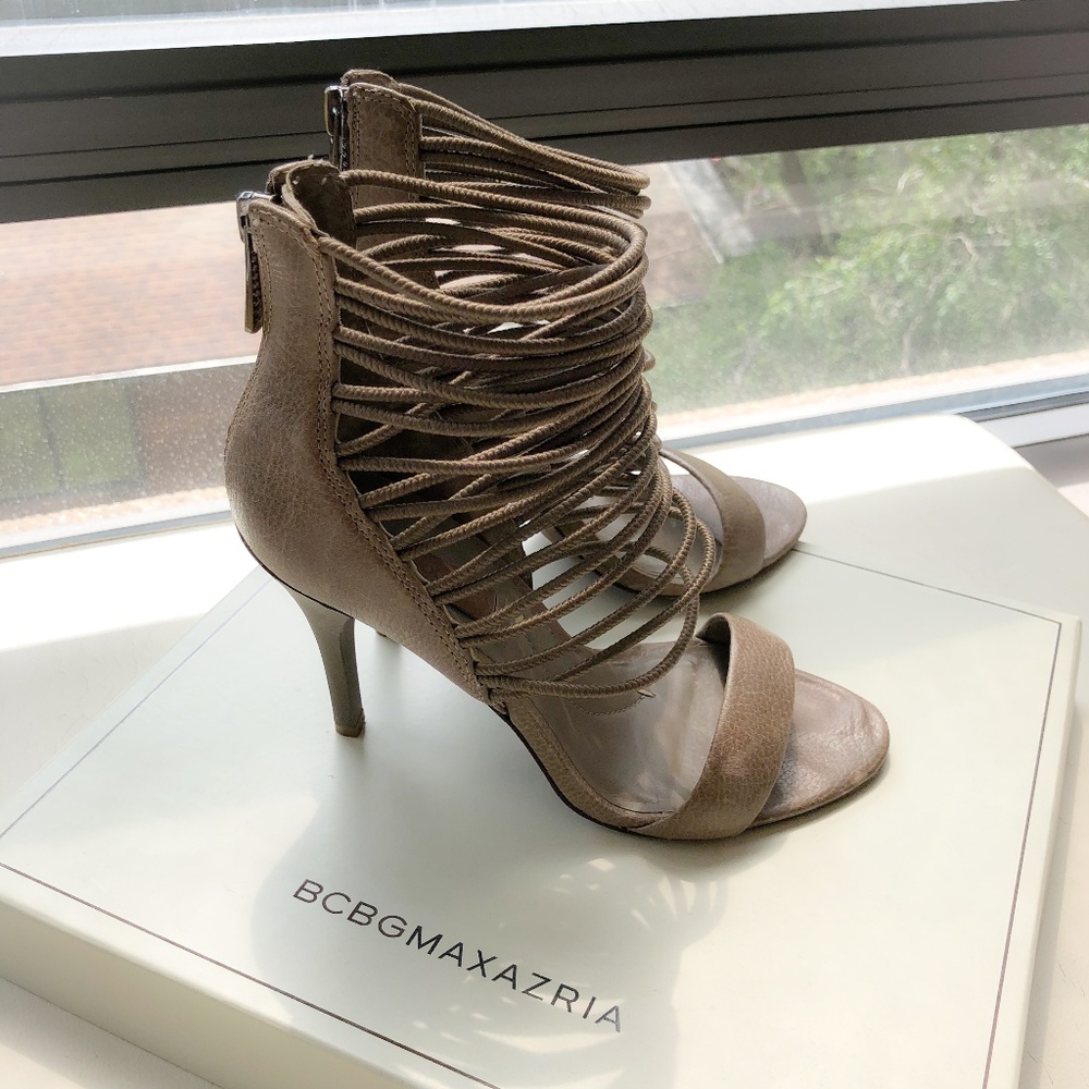 🌟 BCBG BCBGMAXAZRIA MA-Nikole Caged Open Toe 5.5
